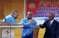 Didampingi Ka BPSDM, Asisten Bidang Pemerintahan Membuka Orentasi DPRD kabupaten Dogiai